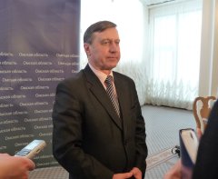 министр строительства Виталий Эрлих
